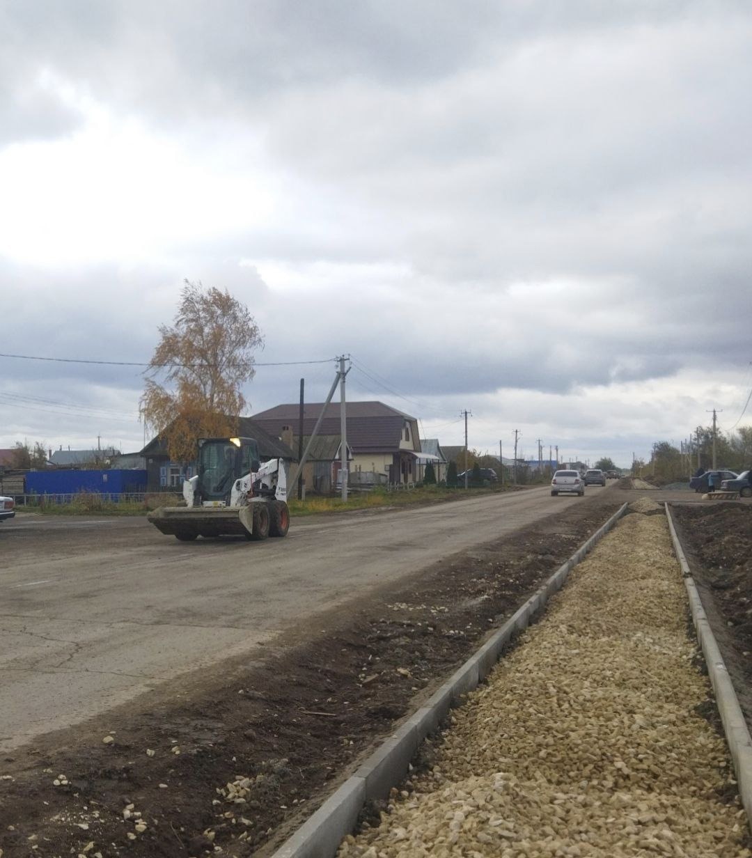 В Мокроусе строят участок тротуара на улице Степная от Победы до Гаввы.