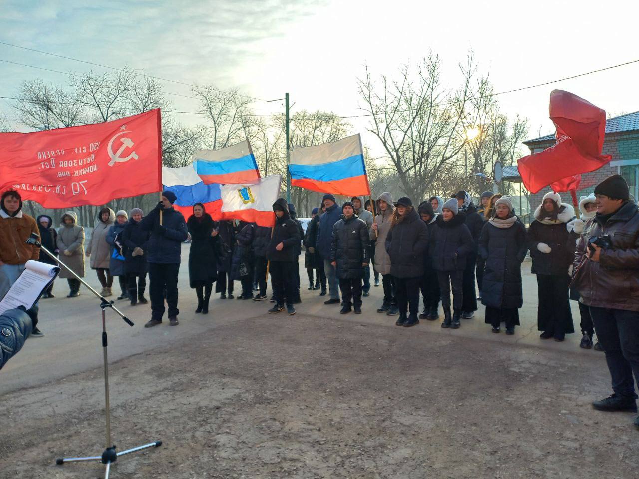 В День Героев Отечества в р.п.Мокроус состоялось открытие мемориальной доски в память о Герое Советского Союза Юневе Александре Петровиче.