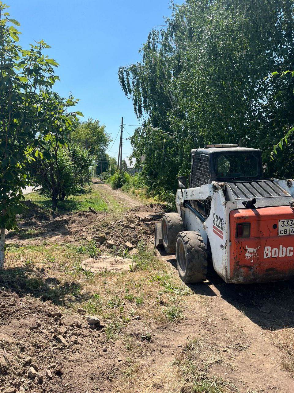 В р.п.Мокроус начались работы по обустройству тротуаров по ул. Победы (между ул. Степная и ул. Советская). Данная программа реализуется при поддержке Губернатора области Романа Бусаргина. Районному центру в этом году выделено 5 млн.рублей..