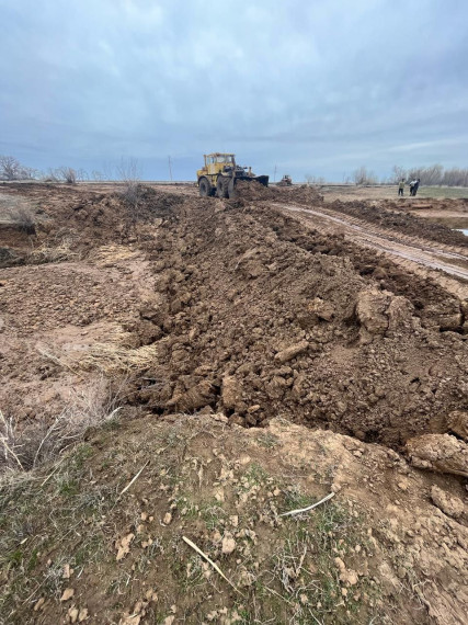 Последствия паводка устраняются на плотине у села Ивановка.